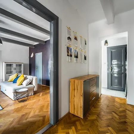 Dohany 1 2 Bedroom At Great Synagogue