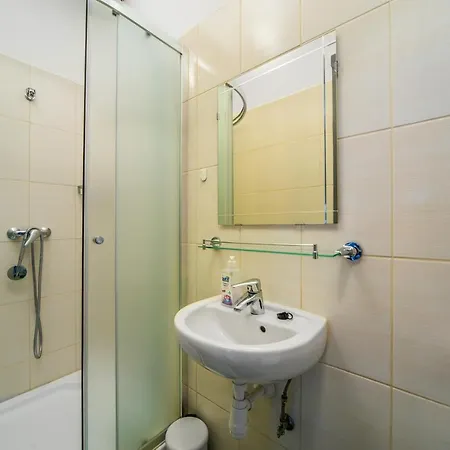 Dohany 1 2 Bedroom At Great Synagogue